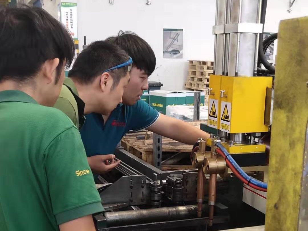 安嘉售后工程師給客戶現場培訓 安嘉售后工程師給客戶現場培訓